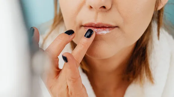 Chapped lips home remedies Vitamin B12 Importance | ફાટેલા હોઠ માટે ઘરેલુ ઉપચાર B12 ની ઉણપના કારણો લક્ષણો મહત્વ બ્યુટી ટિપ્સ હેલ્થ ટિપ્સ ડાયટ