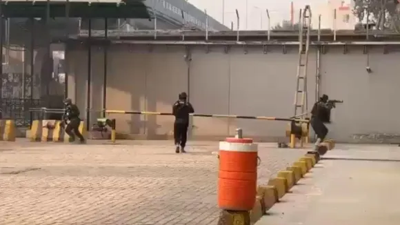 Pakistan Paramilitary HQ Attack | પાકિસ્તાન અર્ધસૈનિક મુખ્યાલય પર બંદૂકધારીઓની અંધાધૂંધ ગોળીબારી