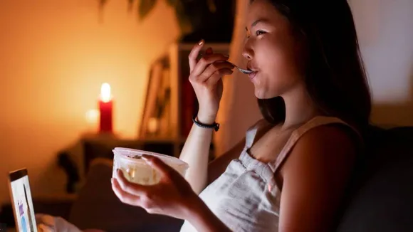 રાત્રે મોડા જમવાથી શરીર પર થતી અસર હેલ્થ ટિપ્સ।