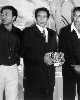 ધર્મેન્દ્ર મૃત્યુ અફવાઓ મુવી કરિયર મુવીઝ હેમા માલિની લવ સ્ટોરી બોલીવુડ સમાચાર મનોરંજન