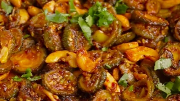 કાજુ કારેલા શાક રેસીપી | winter special kaju karela shaak recipe in gujarati