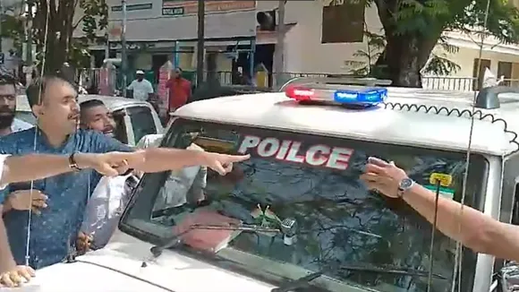 Kerala Police | Jeep trolled