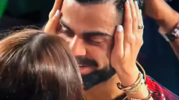 Virat Kohli and Anushka Sharma Hugging