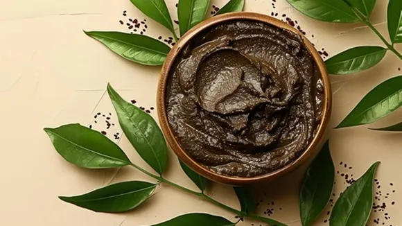 Homemade Henna Hair Dye Tips For Shiny Black Hair FI