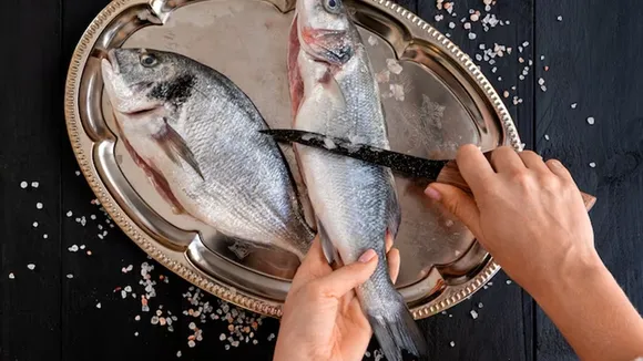 Tips To Get Rid Of Fish Smell FI