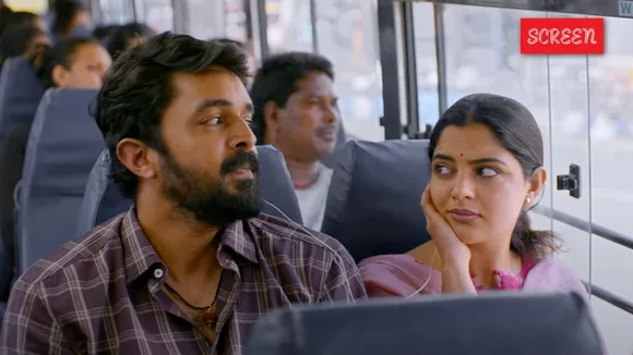 Kaadhal Nadhiye Video Song from Pennu Case