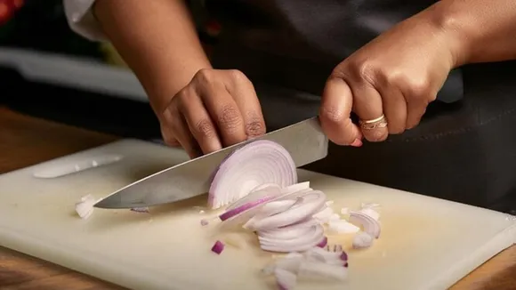 Hacks To Cut Onion Easily FI