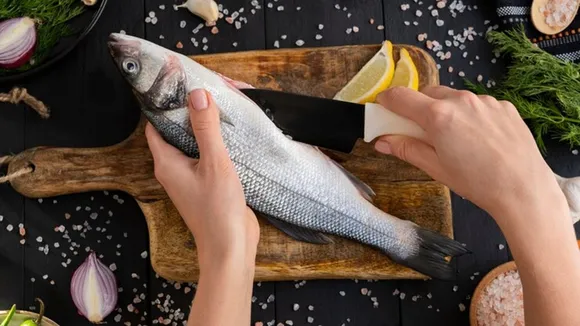 Get Rid Of Fishy Smell From Hands FI
