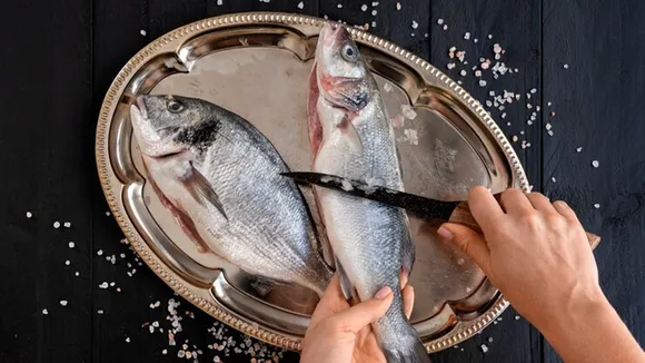 Get Rid Of Fishy Smell From Hands  FI