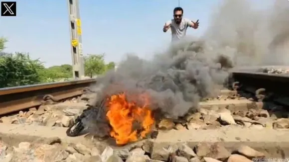 YouTuber bursts firecrackers on railway track | Video