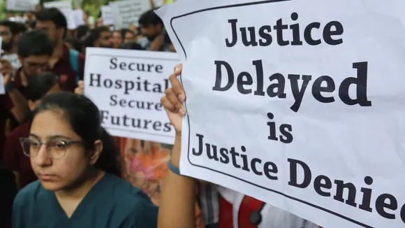 Doctors and medical students protest, 