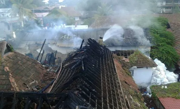 പദ്മനാഭ സ്വാമി ക്ഷേത്രത്തിന് സമീപം വൻ തീപിടിത്തം