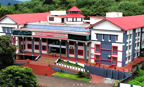 അധ്യാപക സമരം നേരിടാൻ നെഹ്റു ഗ്രൂപ്പ് സ്ഥാപനത്തിൽ വിദ്യാർഥികൾ സ്വയം പഠനം തുടങ്ങി