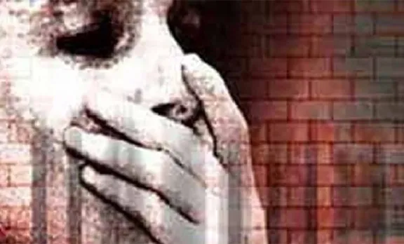 ബലാത്സംഗ കേസിലെ പ്രതിയെ പിടിക്കണമെങ്കിൽ ആദ്യം തന്റെ കൂടെ കിടക്കണമെന്ന് ഇരയോട് പൊലീസ്