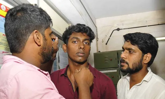 കാന്റീൻ ജീവനക്കാരനെ പി.സി.ജോർജ് മർദിച്ചതായി പരാതി,പൊലീസ് കേസെടുത്തു