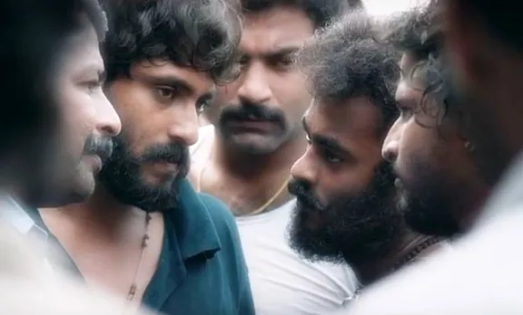 'വണ്ടിക്ക് അകത്ത് എന്താണ് നടക്കുന്നത്, പേര് പള്‍സര്‍ എന്ന് മാറ്റണോ?; അങ്കമാലി ഡയറീസ് താരങ്ങള്‍ക്കെതിരെ പൊലീസിന്റെ സദാചാര ഗുണ്ടായിസം