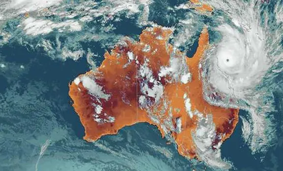 ശക്തമായ ചുഴലിക്കാറ്റിനെ തുടര്‍ന്ന് ഓസ്ട്രേലിയയില്‍ പതിനായിരക്കണക്കിന് ആളുകളെ മാറ്റിപ്പാര്‍പ്പിച്ചു