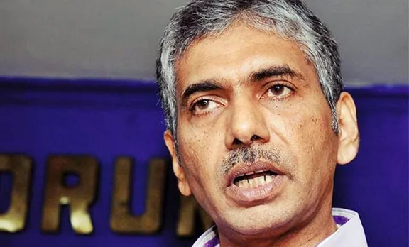 Jacob Thomas, Jacob thomas Service story, ജേക്കബ് തോമസ്, ജേക്കബ് തോമസിന്റെ സർവ്വീസ് സ്റ്റോറി, സ്രാവുകൾക്കൊപ്പം നീന്തുമ്പോൾ, മഅ്ദനി, Ma'Adani, Kerala Police, Pinarayi Viayan, കേരള മുഖ്യമന്ത്രി വിജിലൻസ് ഡയറക്ടർ