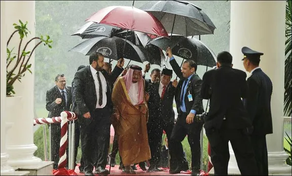 കുട ചൂടിയ നയതന്ത്രം