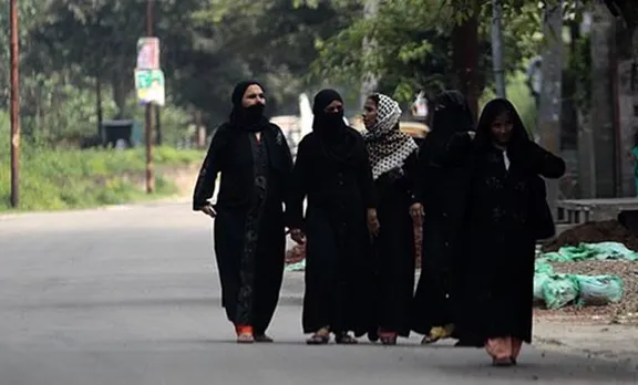 sri lanka blasts, ശ്രീലങ്കൻ സ്ഫോടനം, Covering face with veils, bans covering face with veils, തട്ടമിട്ട് മുഖം മറയ്ക്കുന്നത് നിരോധിച്ചു, sri lanka churches, ശ്രീലങ്കയിലെ പള്ളികൾ, sri lanka terror attack, blasts in sri lanka, indian express, iemalayalam, ഐഇ മലയാളം