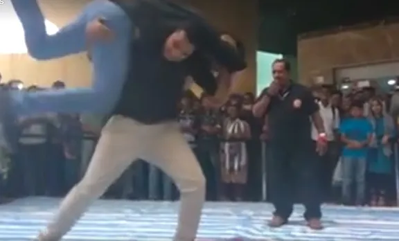 പകച്ചു പോയി ടൊവിനോ! 'ഗോദ'യില്‍ പോരിനിറങ്ങിയത് സംവിധായകനും താരവും