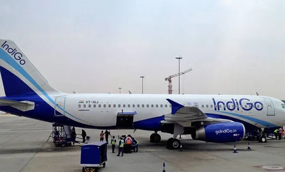 ഇന്‍ഡിഗോ വിമാനത്തില്‍വെച്ച് അശ്ലീല ചേഷ്ട കാണിച്ചയാളെ പൊലീസ് അറസ്റ്റ് ചെയ്തു