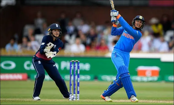 ഇംഗ്ലീഷ് ബോളർമാരെ അടിച്ചു പരത്തി ഇന്ത്യയുടെ  സ്‌മൃതി മന്ദാന