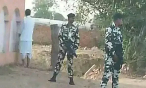 മോദിയുടെ സ്വച്ഛ് ഭാരത് പദ്ധതിക്ക് നേരെ 'മുണ്ട് പൊക്കി കാണിച്ച്' കേന്ദ്ര കൃഷി മന്ത്രി; പൊതുയിടത്ത് മൂത്രമൊഴിക്കുന്നതിന്റെ ചിത്രം വൈറല്‍