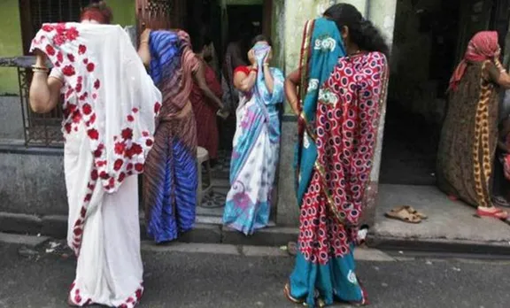 ഒറ്റനികുതിക്ക് കീഴില്‍ പൊളളുന്ന ചുംബനങ്ങള്‍