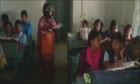 തെലങ്കാനയിൽ അധ്യാപകർ ഹെൽമ്മറ്റ് ധരിച്ചാണ് ക്ലാസ് എടുക്കുന്നത്....!