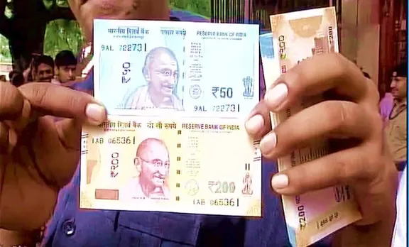 200 രൂപയുടെ പുതിയ നോട്ടുകൾ സ്വന്തമാക്കാൻ  വൻതിരക്ക്