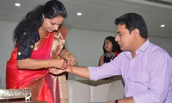 രാഖിയേക്കാള്‍ പ്രാധാന്യം ഹെല്‍മറ്റിന്; രക്ഷാ ബന്ധന് തെലങ്കാന മന്ത്രിക്ക് സഹോദരി നല്‍കിയത് ഹെല്‍മറ്റ്