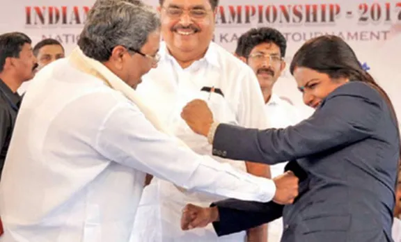കര്‍ണാടകാ മുഖ്യമന്ത്രിയെ പാഠം പഠിപ്പിച്ച് 'ബ്ലാക്ക് ബെല്‍റ്റ് മേയര്‍'