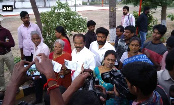 ആർകെ നഗർ അടക്കം അഞ്ചിടത്ത് ഇന്ന് ഉപതിരഞ്ഞെടുപ്പ്; വോട്ടെടുപ്പ് തുടങ്ങി