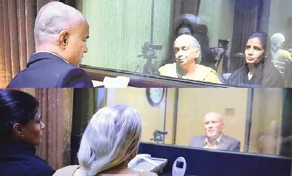 'കുൽഭൂഷണിന്റെ ഭാര്യയുടെ ചെരുപ്പിനകത്ത് എന്തോ ഉണ്ടായിരുന്നു'; വിചിത്ര വാദവുമായി പാക്കിസ്ഥാൻ