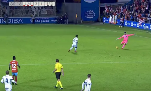 അറുപത് യാര്‍ഡ്‌ അകലെനിന്നും ഗോളടിച്ച് ഗോളി; വീഡിയോ