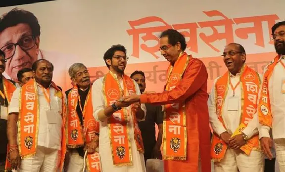 ലോകനേതാക്കൾക്കൊപ്പം പട്ടം പറത്തുന്നതിലാണ് മോദിക്ക് താൽപര്യം: ഉദ്ധവ് താക്കറെ