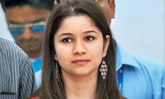 മിന്നൽ കണ്ടപ്പോൾ ഉറപ്പിച്ചു, സച്ചിന്‍റെ മകൾ സാറയാണ് എന്‍റെ ഭാര്യ: വിചിത്രമായ കാരണങ്ങൾ നിരത്തി യുവാവ്