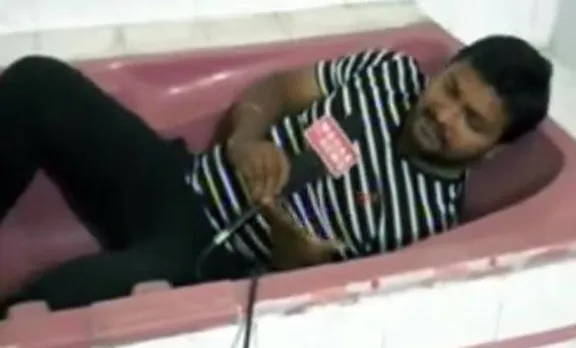 'ജീര്‍ണലിസത്തിന്' ഒരു നിമിഷത്തെ മൗനാചരണം: ശ്രീദേവിയുടെ മരണം കണ്‍മുന്നില്‍ പുനരാവിഷ്കരിച്ച് മാധ്യമപ്രവര്‍ത്തകന്‍