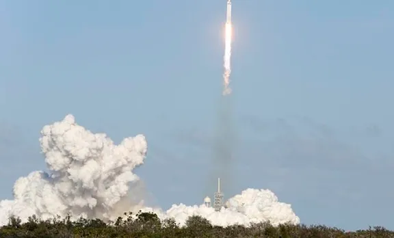 ടെസ്‌ല കാറുമായി ഫാൽക്കൺ ഹെവി ബഹിരാകാശത്ത്; വിക്ഷേപണം വിജയകരം