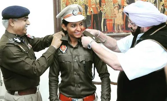 'അഭിമാനച്ചിരി'; ഹര്‍മന്‍പ്രീത് കൗര്‍ ഇനി പഞ്ചാബ് പൊലീസിലെ ഡിഎസ്‌പി