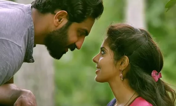 വേലക്കാരിയായിരുന്നാലും നീയെൻ മോഹവല്ലിയിലെ ആദ്യഗാനം