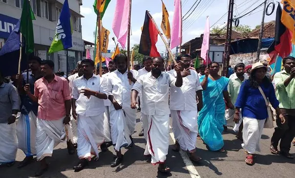 ദലിത് ഹർത്താൽ : തെക്കന്‍ ജില്ലകളില്‍ പൂര്‍ണം, ഗീതാനന്ദന്‍ ഉള്‍പ്പെടെ അറുപതോളം പേര്‍ അറസ്റ്റില്‍