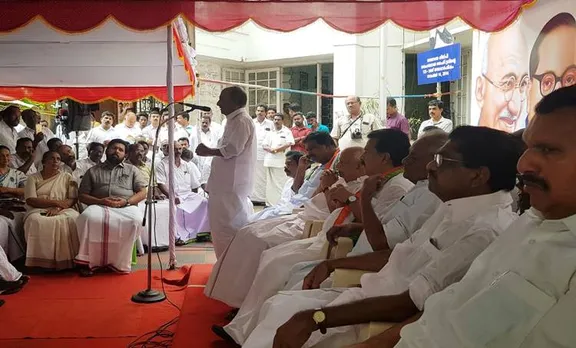 ദലിത് നേതാക്കളെ അറസ്റ്റ് ചെയ്തത് തരം താണ നടപടി, ഗീതാനന്ദനെ അടക്കം വിട്ടയക്കണം: എ.കെ.ആന്റണി