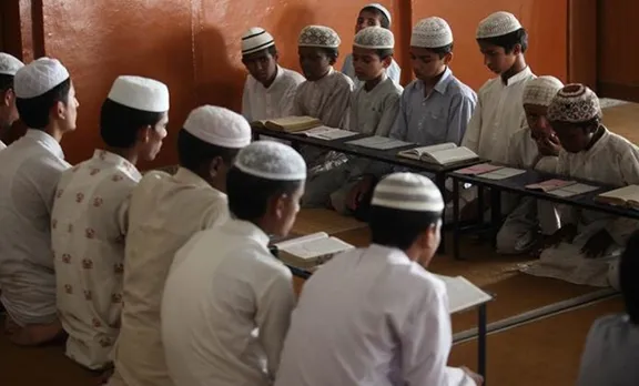 രാജ്യത്തെ മുഴുവന്‍ മദ്രസകളും അടച്ചുപൂട്ടണമെന്ന് പ്രധാനമന്ത്രിക്ക് ഷിയ വഖഫ് ബോര്‍ഡ് ചെയര്‍മാന്റെ കത്ത്