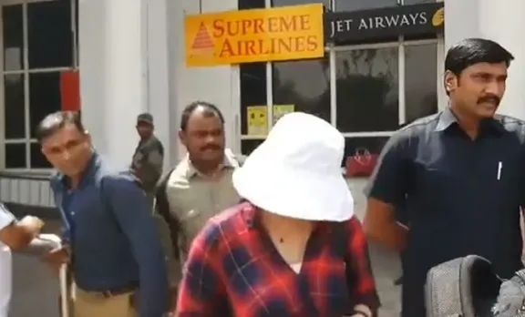 സല്‍മാന്‍ ഖാനെ കാണാന്‍ ഉറ്റസുഹൃത്തായ പ്രീതി സിന്റ എത്തി; ക്യാമറ കണ്ണുകളെ കബളിപ്പിച്ച് ജയിലിലേക്ക്