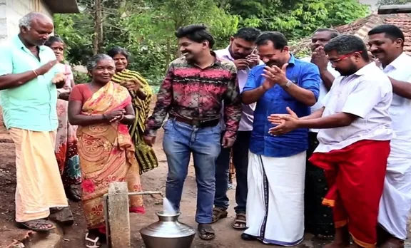 അട്ടപ്പാടിയിലെ 'പൈപ്പിന്‍ചുവട്ടില്‍ ഒരു പ്രണയം'; വിഷുക്കൈനീട്ടമായി സന്തോഷ് പണ്ഡിറ്റ് നല്‍കിയത് കുടിവെളളം