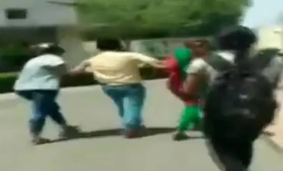 മൊബൈലിലേക്ക് അശ്ലീല സന്ദേശം അയച്ച പ്രൊഫസറെ കോളേജ് വിദ്യാർത്ഥിനികൾ മർദിച്ചു