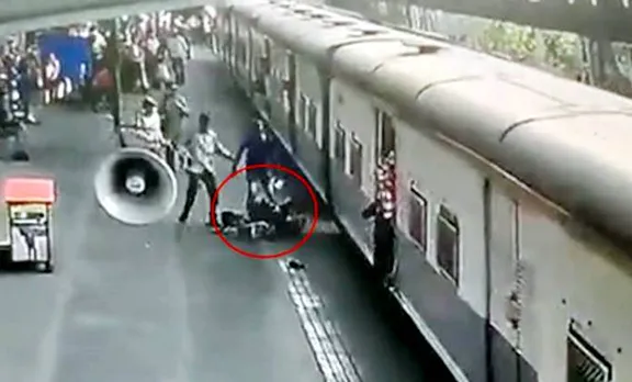 അപകടത്തില്‍പെടാന്‍ പോയ കുട്ടിയെ രക്ഷിച്ച് സാഹസികനായ ജവാന്‍, വീഡിയോ