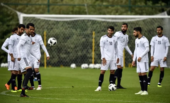 ഇറാന്‍ ടീമിന് ബൂട്ട് നല്‍കില്ലെന്ന് 'നൈക്കി'; ലോകകപ്പ് പന്തുരുളും മുമ്പ് 'നഗ്ന പാദരായി' ഇറാന്‍